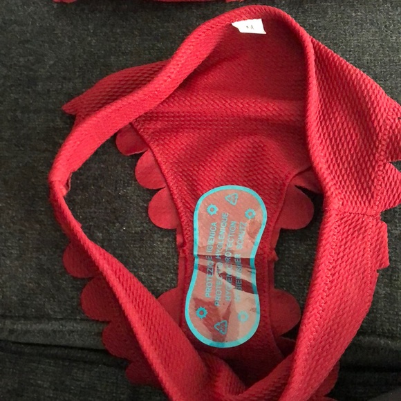 Bikini - Picture 3 of 3